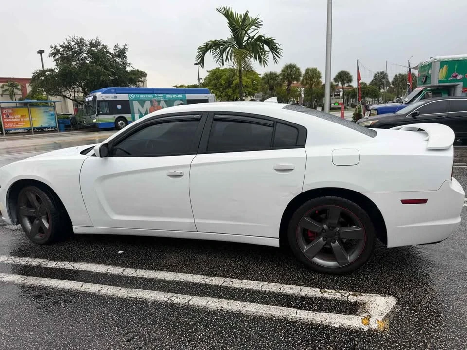2014 Dodge Charger 7th Gen - Image 2 of 8