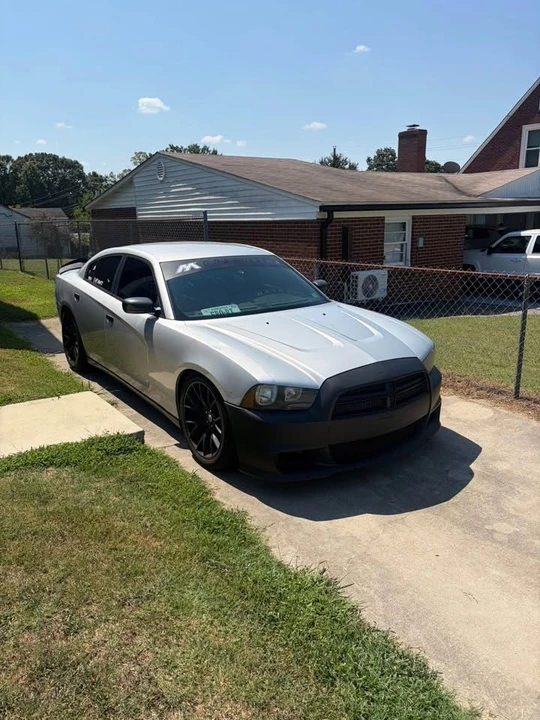 2014 Dodge Charger 7th Gen - Image 2 of 3