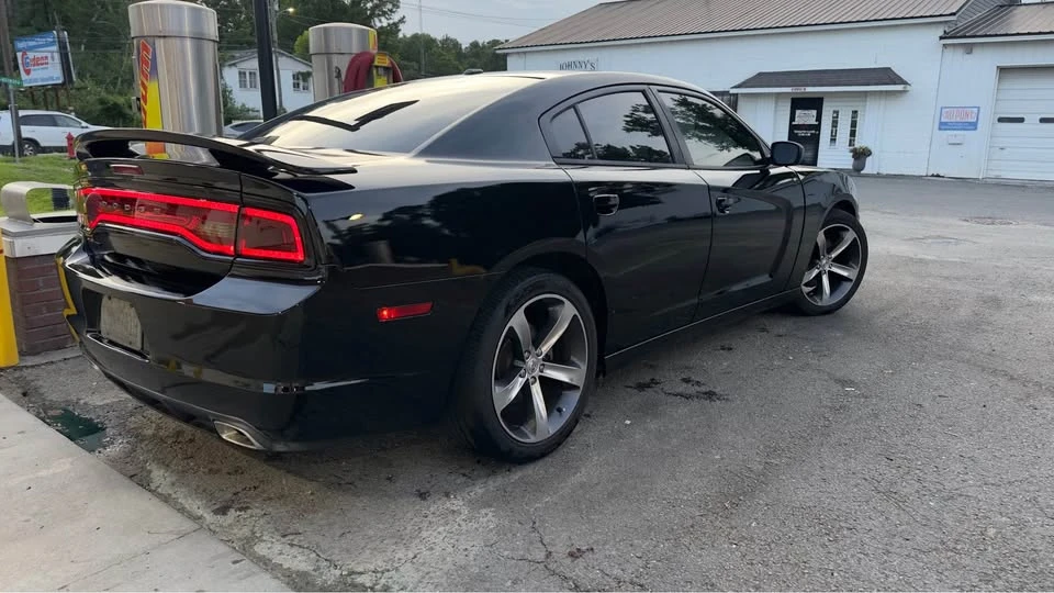 2014 Dodge Charger 7th Gen - Image 2 of 10