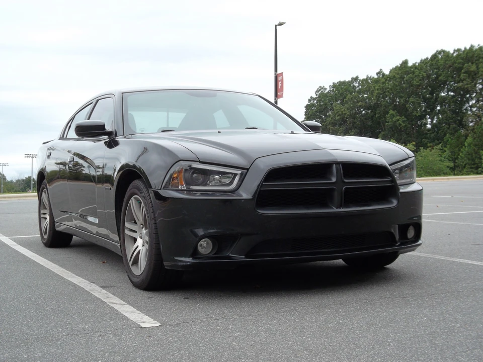 2014 Dodge Charger 7th Gen - Image 2 of 14