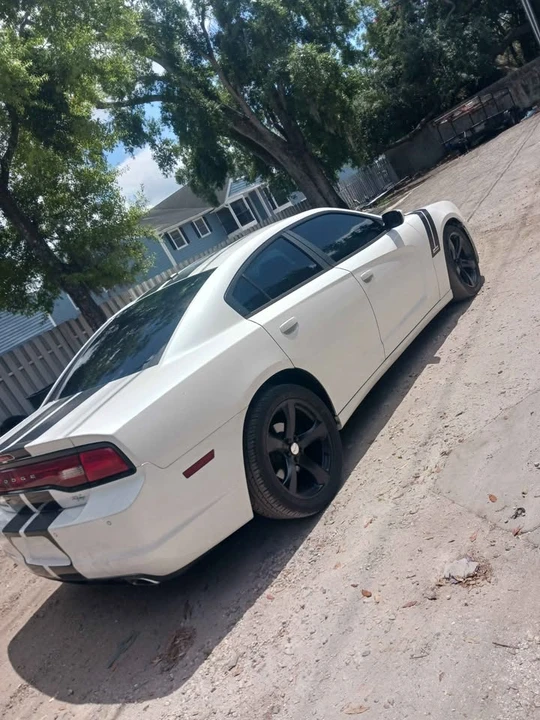2014 Dodge Charger 7th Gen - Image 9 of 12