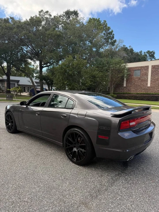 2014 Dodge Charger 7th Gen - Image 9 of 15