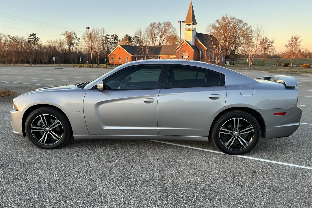 2014 Dodge Charger 7th Gen - Image 3 of 31