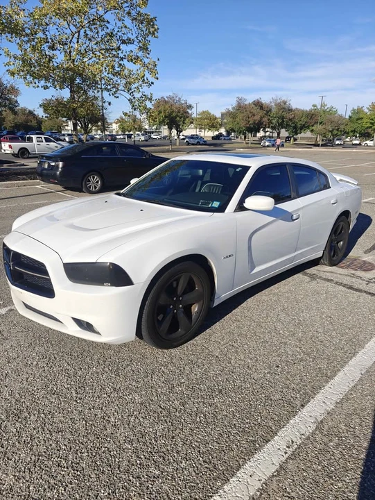 2014 Dodge Charger 7th Gen - Image 2 of 10