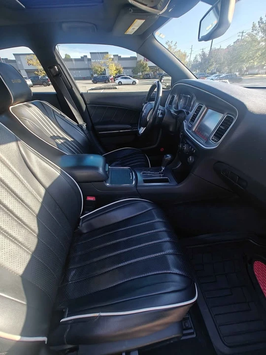 2014 Dodge Charger 7th Gen - Image 5 of 10