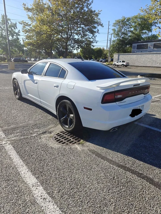 2014 Dodge Charger 7th Gen - Image 3 of 10
