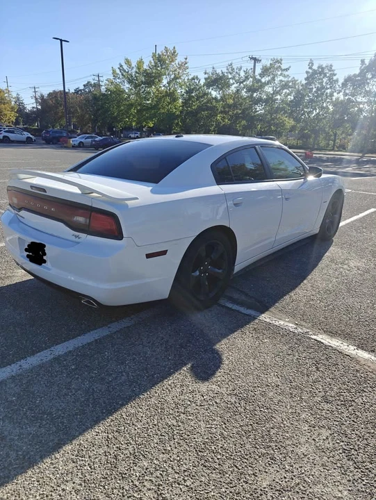 2014 Dodge Charger 7th Gen - Image 4 of 10