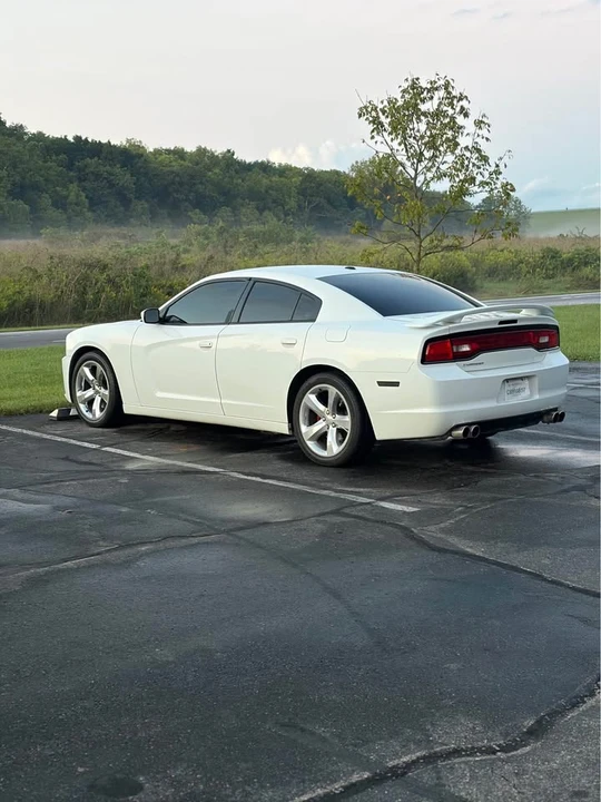 2014 Dodge Charger 7th Gen - Image 2 of 10