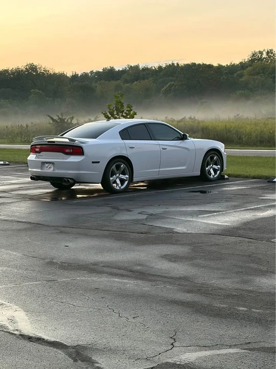 2014 Dodge Charger 7th Gen - Image 3 of 10