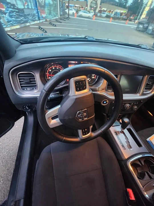 2014 Dodge Charger 7th Gen - Image 10 of 15
