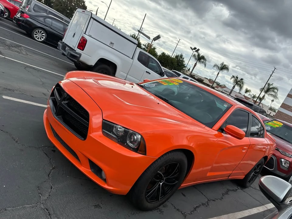 2014 Dodge Charger 7th Gen - Image 2 of 10