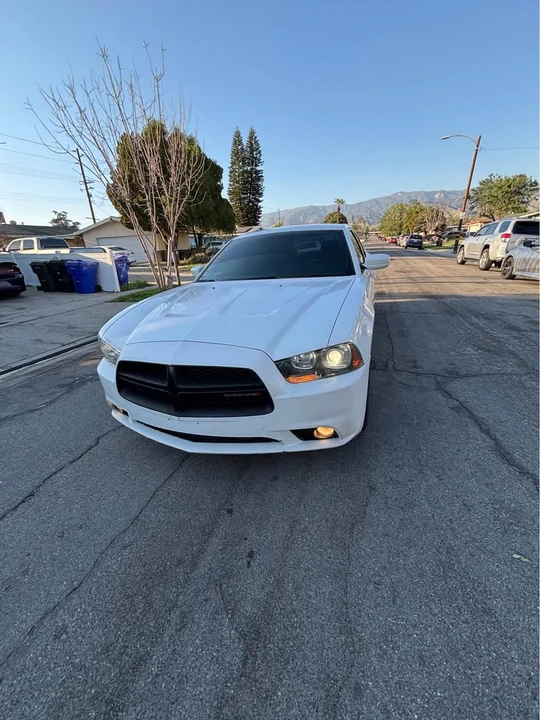 2014 Dodge Charger 7th Gen - Image 2 of 14