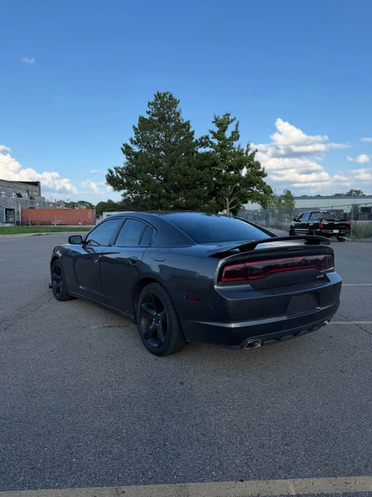 2014 Dodge Charger 7th Gen - Image 4 of 11