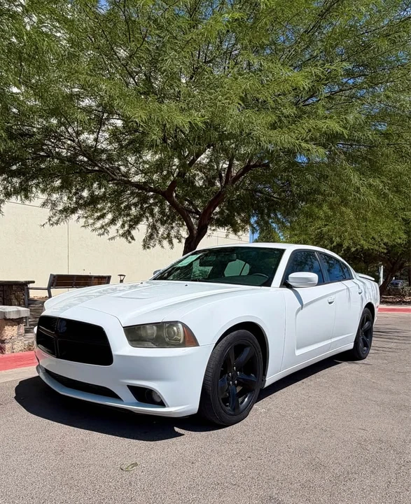 2014 Dodge Charger 7th Gen - Image 2 of 12