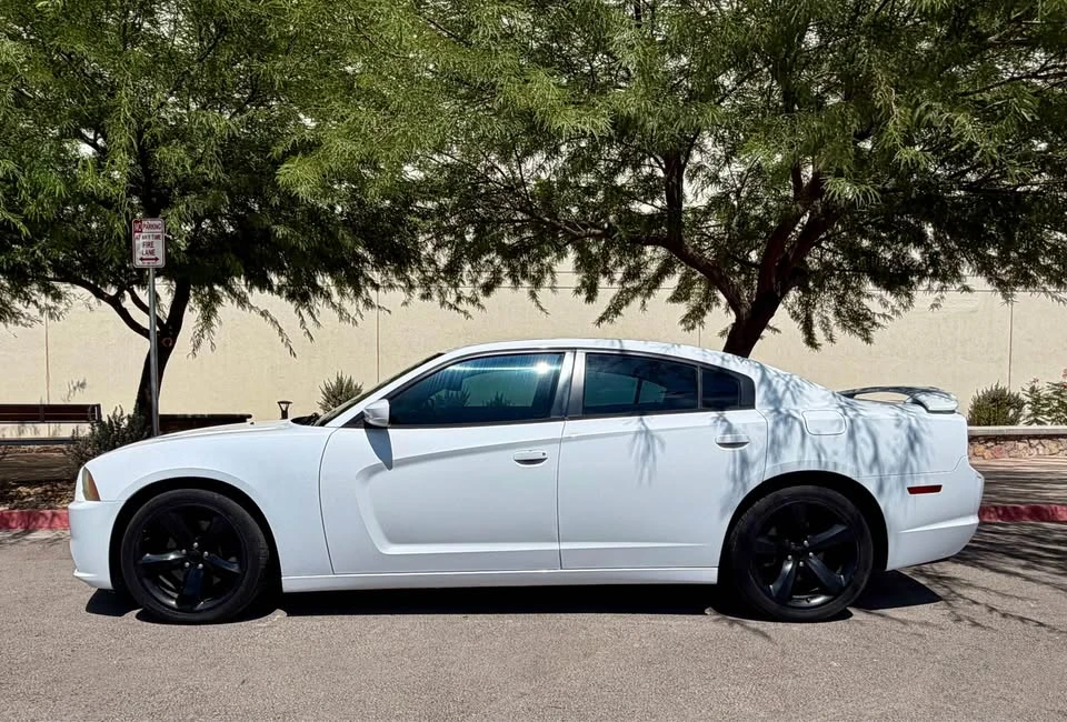 2014 Dodge Charger 7th Gen - Image 4 of 12