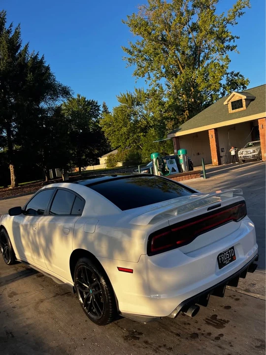 2014 Dodge Charger 7th Gen - Image 9 of 11