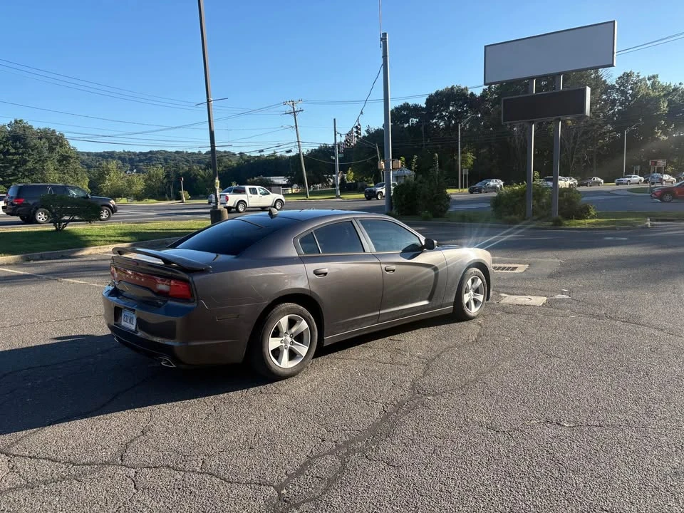 2014 Dodge Charger 7th Gen - Image 6 of 11