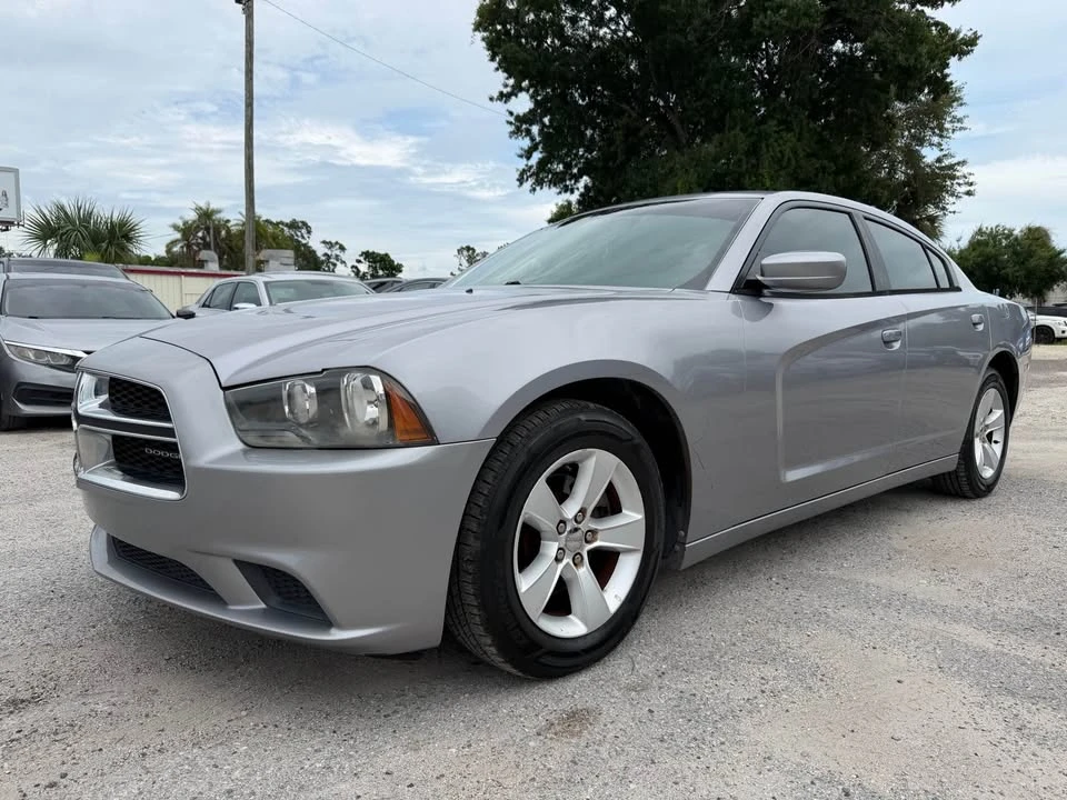 2014 Dodge Charger 7th Gen - Image 3 of 11