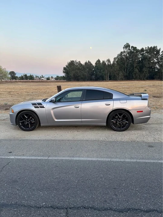 2014 Dodge Charger 7th Gen - Image 2 of 4