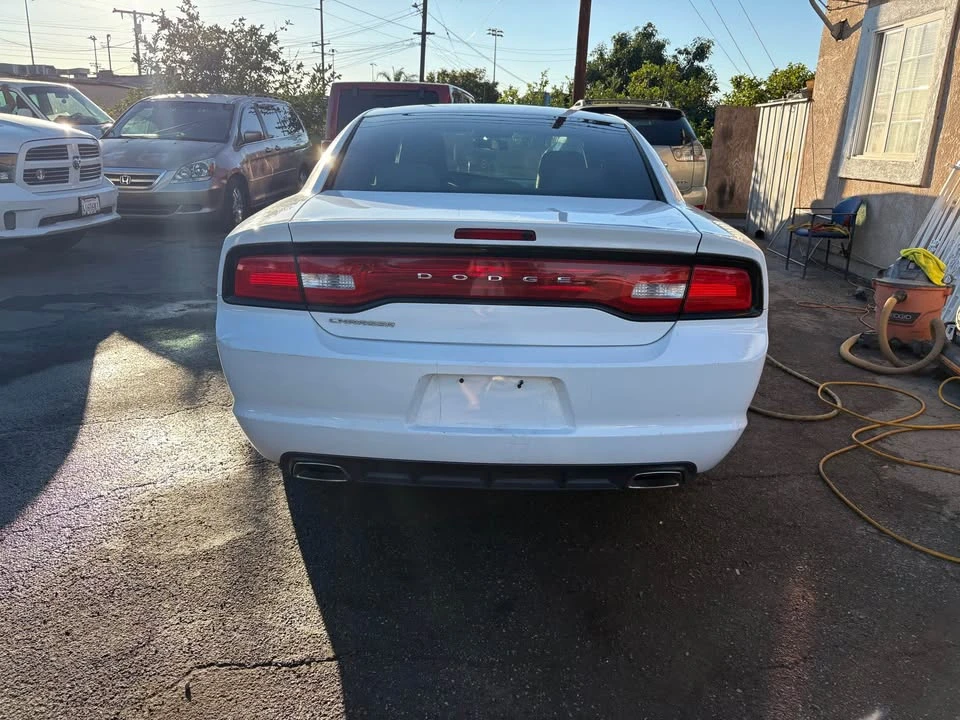 2014 Dodge Charger 7th Gen - Image 5 of 10