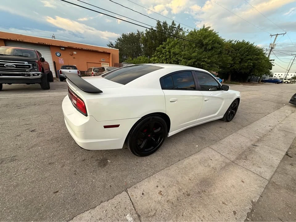 2014 Dodge Charger 7th Gen - Image 5 of 14