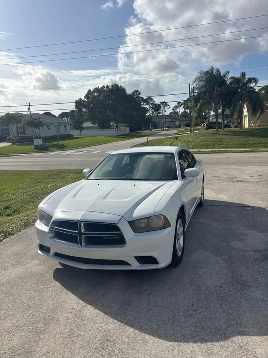 2014 Dodge Charger 7th Gen - Image 2 of 10