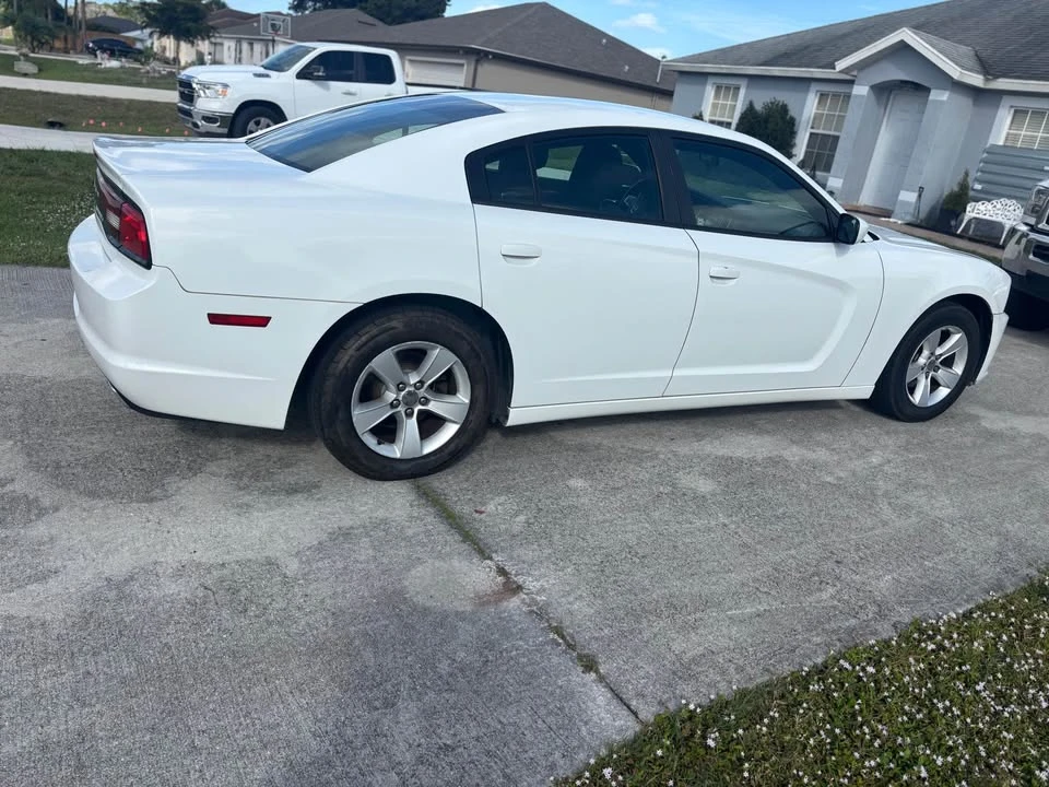 2014 Dodge Charger 7th Gen - Image 6 of 10
