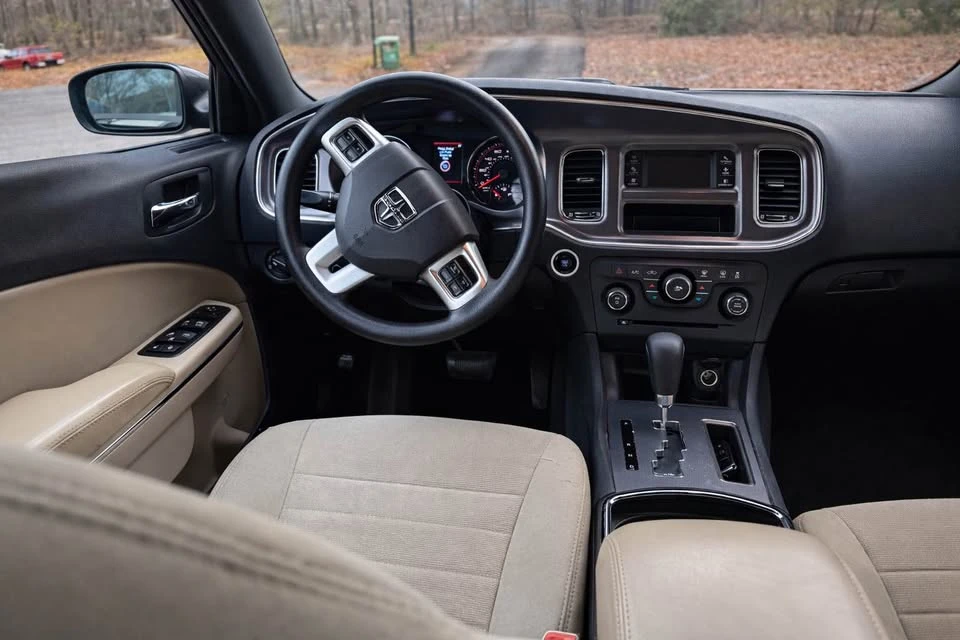 2014 Dodge Charger 7th Gen - Image 10 of 15