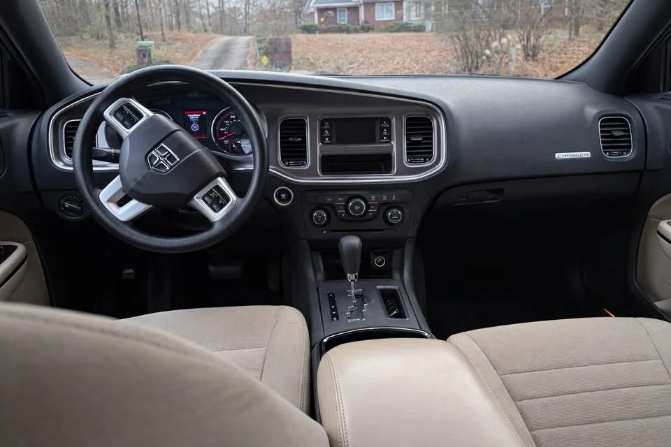 2014 Dodge Charger 7th Gen - Image 9 of 15