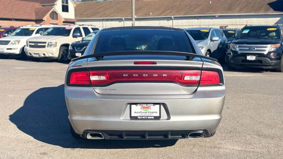 2014 Dodge Charger 7th Gen - Image 9 of 16
