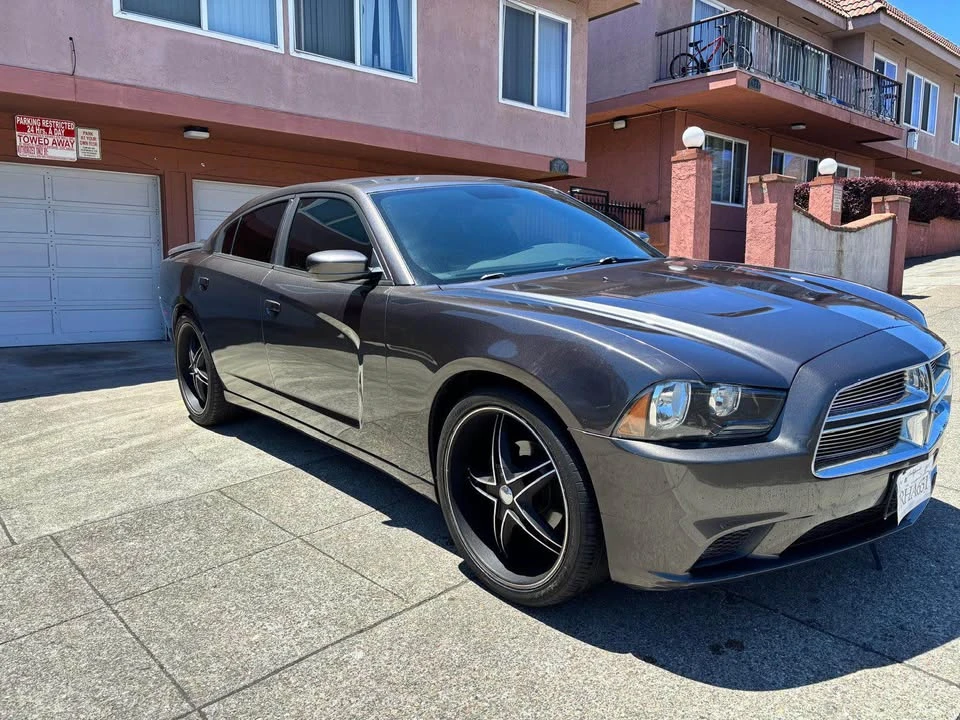 2014 Dodge Charger 7th Gen - Image 2 of 10