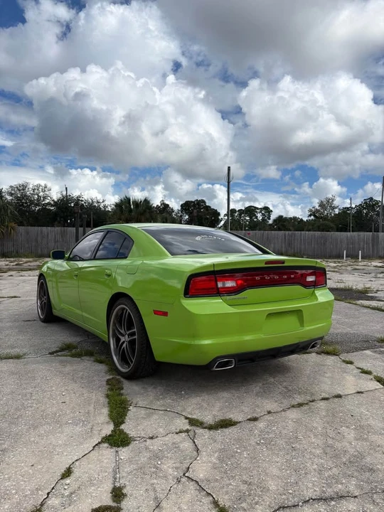 2014 Dodge Charger 7th Gen - Image 5 of 10