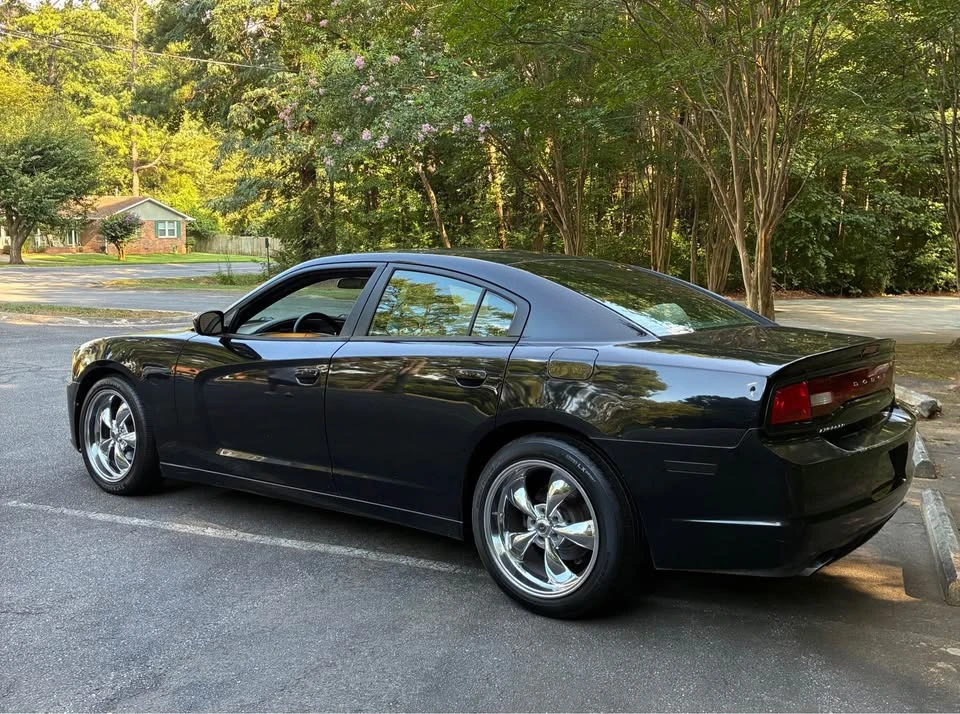2014 Dodge Charger 7th Gen - Image 4 of 11