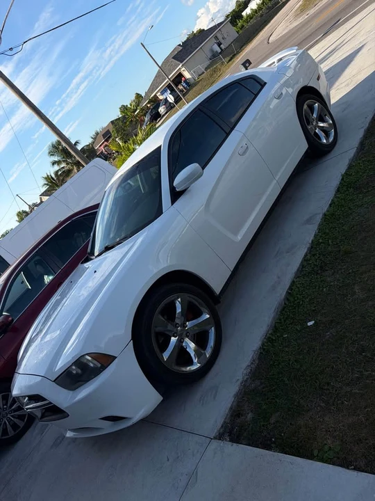 2014 Dodge Charger 7th Gen - Image 2 of 4