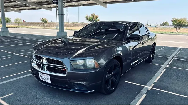 2014 Dodge Charger SE Sedan 4D