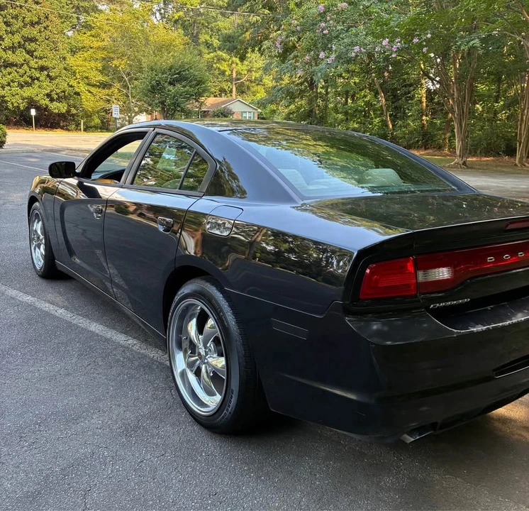 2014 Dodge Charger 7th Gen - Image 2 of 11