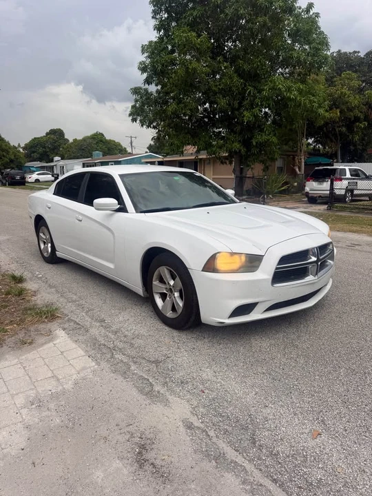 2014 Dodge Charger 7th Gen - Image 2 of 8