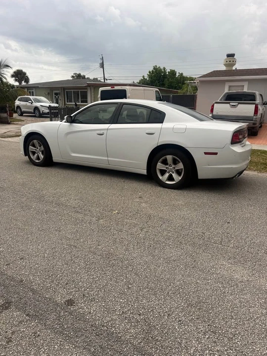 2014 Dodge Charger 7th Gen - Image 5 of 8