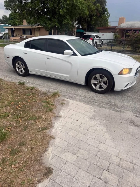 2014 Dodge Charger 7th Gen - Image 3 of 8