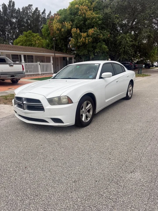 2014 Dodge Charger 7th Gen - Image 4 of 8