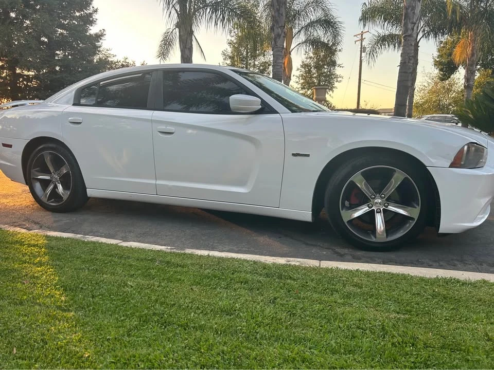 2014 Dodge Charger 7th Gen - Image 2 of 13