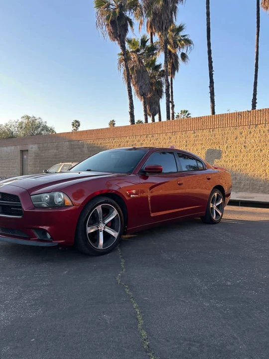 2014 Dodge Charger 7th Gen - Image 2 of 12
