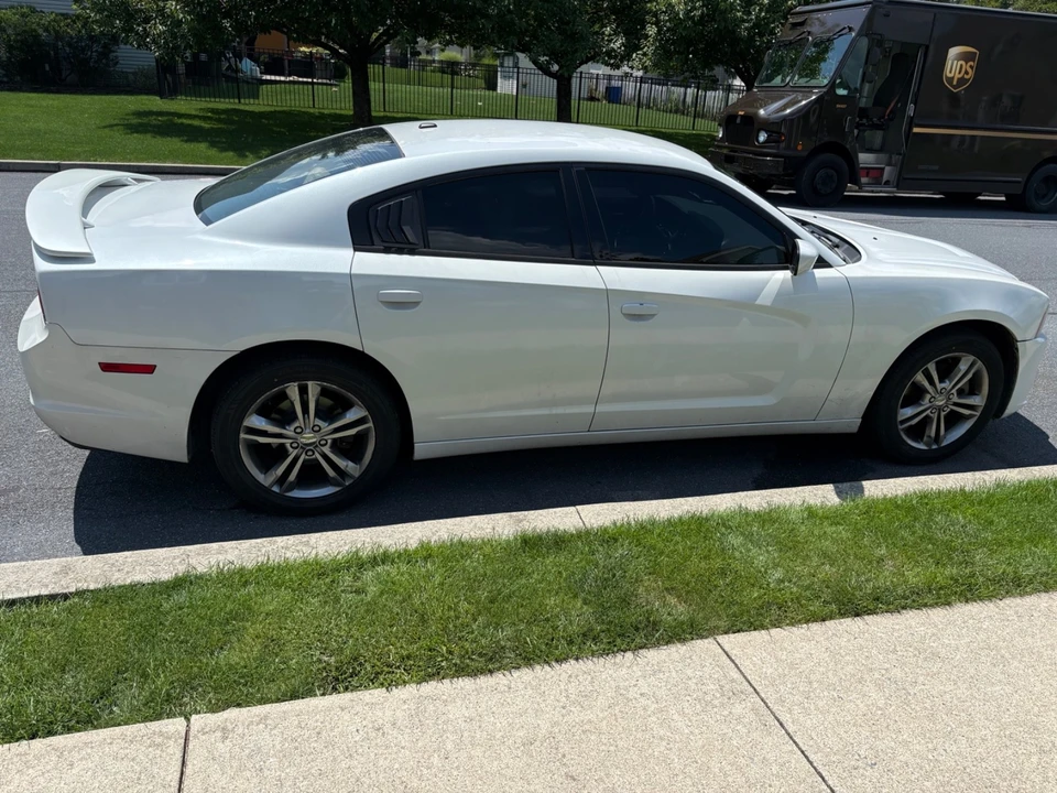 2014 Dodge Charger 7th Gen - Image 5 of 13