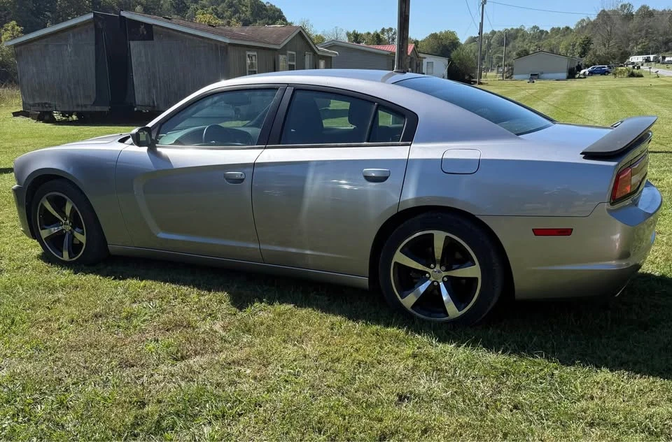 2014 Dodge Charger 7th Gen - Image 4 of 10