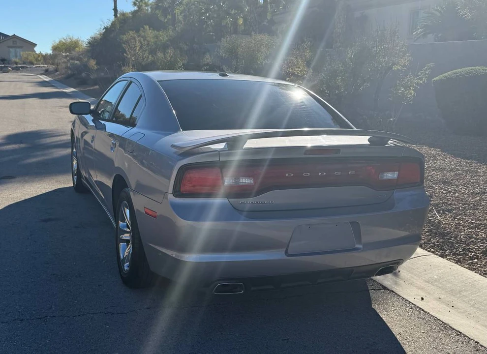 2014 Dodge Charger 7th Gen - Image 5 of 10