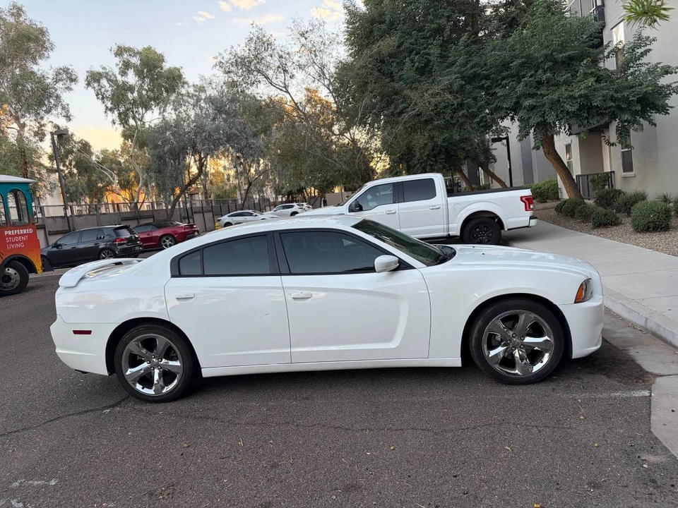 2014 Dodge Charger 7th Gen - Image 4 of 8