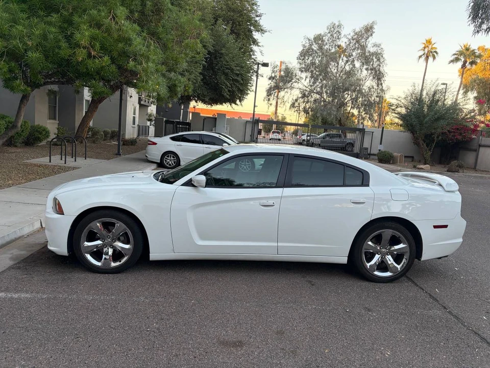 2014 Dodge Charger 7th Gen - Image 2 of 8