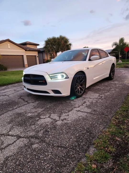 2014 Dodge Charger 7th Gen - Image 2 of 11