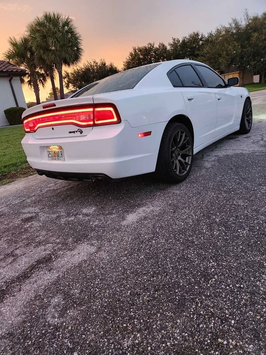 2014 Dodge Charger 7th Gen - Image 4 of 11