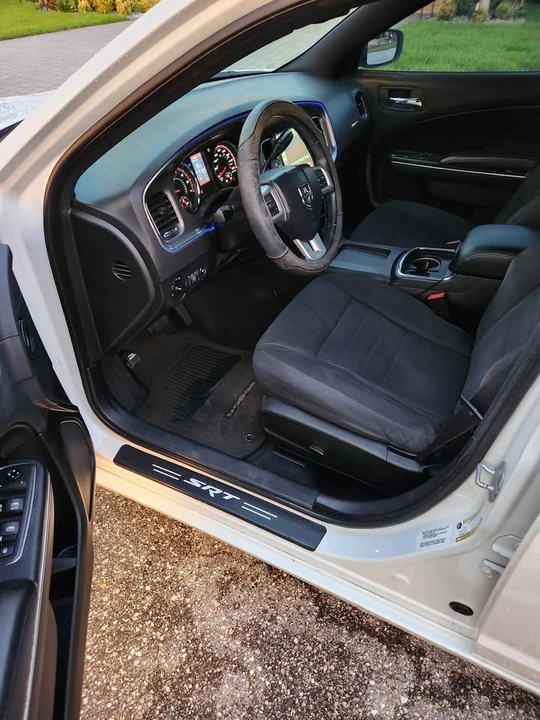 2014 Dodge Charger 7th Gen - Image 5 of 11
